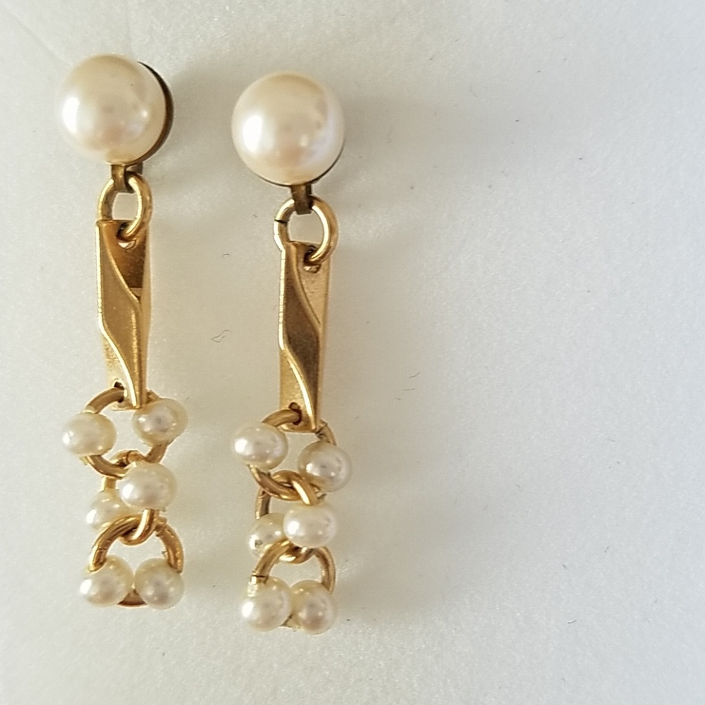 Dangle earrings